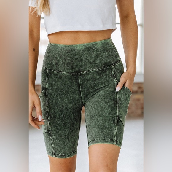 NWOT Zena Outfitters Wide Waistband Mineral biker shorts with pockets - Picture 4 of 12